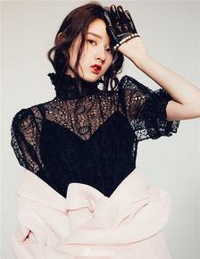 吃瓜群众香肩半露,香肩半露，吃瓜群众热议街头时尚